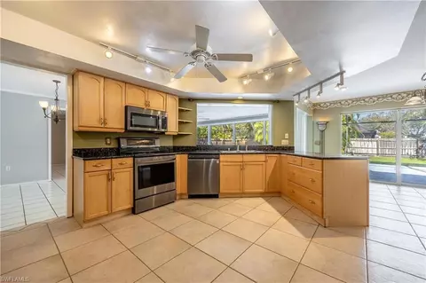 Kitchen - 71 Mentor Dr, Naples, FL 34110 photo 3 of 5