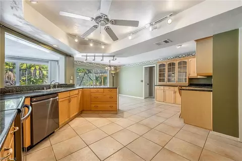 Kitchen - 71 Mentor Dr, Naples, FL 34110 photo 2 of 5