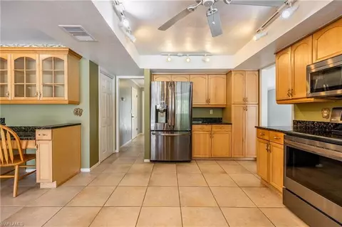 Kitchen - 71 Mentor Dr, Naples, FL 34110 photo 4 of 5