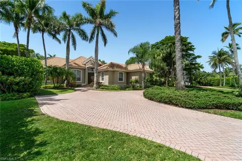 238 9th Ave S, Naples, FL 34102