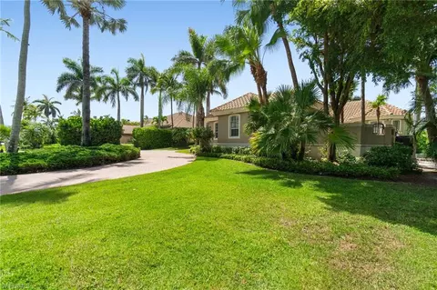 Exterior - 238 9th Ave S, Naples, FL 34102 photo 5 of 8