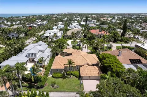 View/Area - 238 9th Ave S, Naples, FL 34102 photo 1 of 12