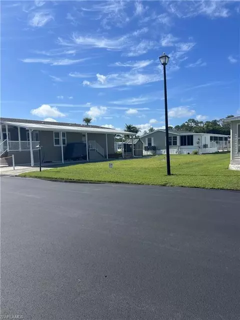 24 Enchanting Blvd, Naples, FL 34112