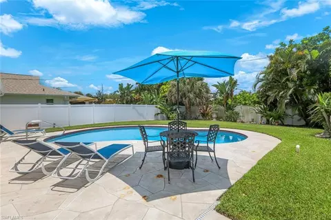 636 98th Ave N, Naples, FL 34108