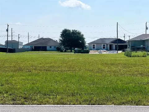 2713 Santa Barbara Blvd N, Cape Coral, FL 33993