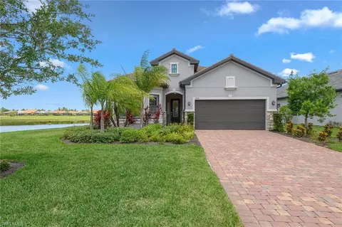 2703 Aviamar Cir, Naples, FL 34114