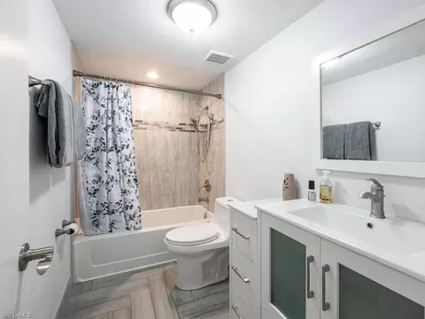 Bath - 3603 Arctic Cir #402, Naples, FL 34112 photo 3 of 3