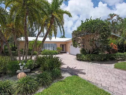 1486 13th Ave N, Naples, FL 34102