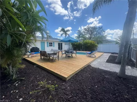 Exterior - 1012 Ridge St, Naples, FL 34103 photo 4 of 8