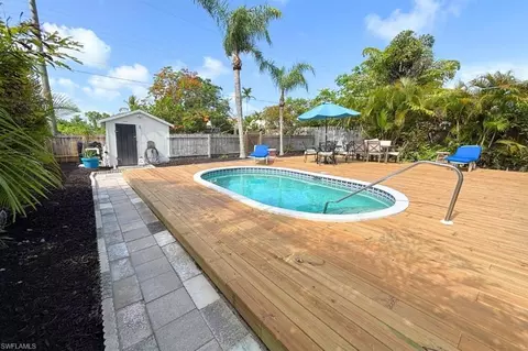 Exterior - 1012 Ridge St, Naples, FL 34103 photo 5 of 8
