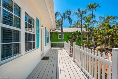 Exterior - 1012 Ridge St, Naples, FL 34103 photo 3 of 8