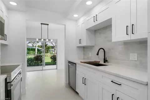 2106 Tama Cir #102, Naples, FL 34112