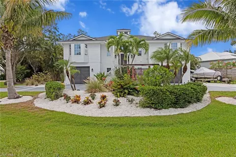 18011 Parkridge Ct, Fort Myers, FL 33908