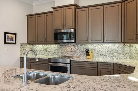 Kitchen - 6912 Cay Ct, Naples, FL 34113 photo 4 of 5