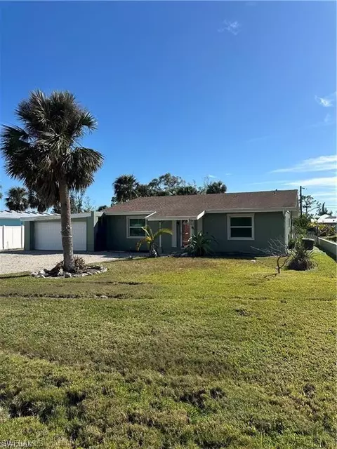 3471 Papaya St, Saint James City, FL 33956