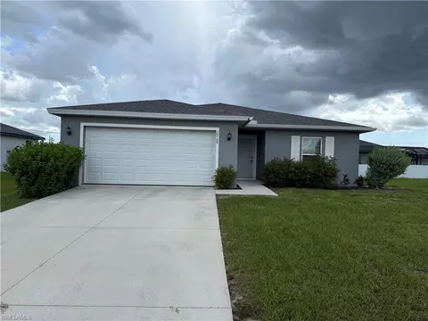2748 NE 7th Pl, Cape Coral, FL 33909