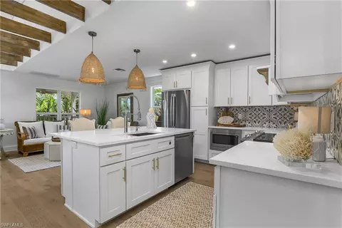 Kitchen - 2832 Weeks Ave, Naples, FL 34112 photo 6 of 9
