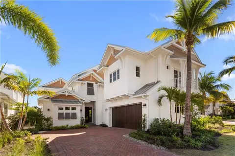 61 14th St S, Naples, FL 34102