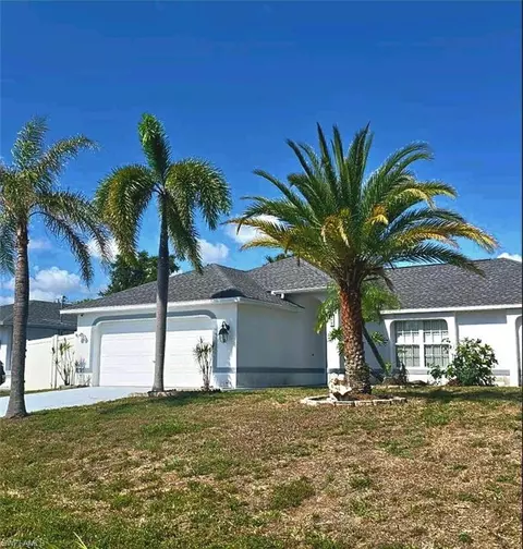 210 NE 9th Pl, Cape Coral, FL 33909
