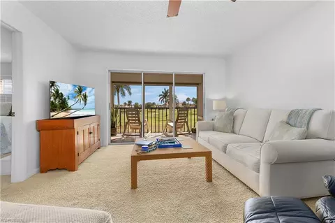 21 High Point Cir E #206, Naples, FL 34103