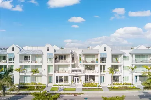 201 8th St S #208, Naples, FL 34102
