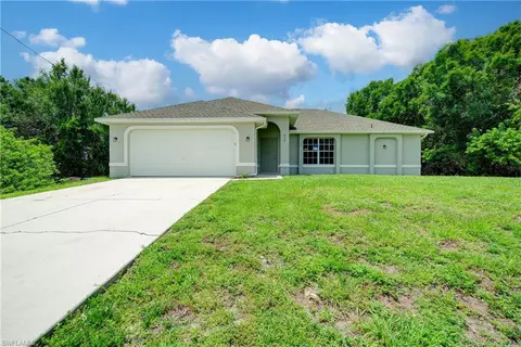 834 Chezy St E, Lehigh Acres, FL 33974