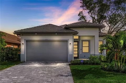 614 105th Ave N, Naples, FL 34108