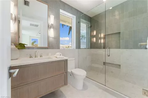 Bath - 581 14th Ave S, Naples, FL 34102 photo 9 of 9