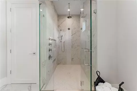 Bath - 581 14th Ave S, Naples, FL 34102 photo 3 of 9