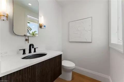 Bath - 581 14th Ave S, Naples, FL 34102 photo 7 of 9