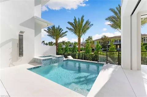Exterior - 581 14th Ave S, Naples, FL 34102 photo 5 of 5