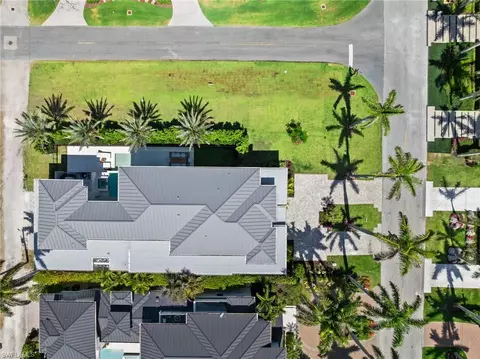 View/Area - 581 14th Ave S, Naples, FL 34102 photo 6 of 6