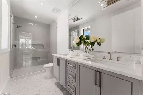 Bath - 581 14th Ave S, Naples, FL 34102 photo 6 of 9