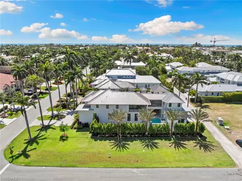 View/Area - 581 14th Ave S, Naples, FL 34102 photo 2 of 4