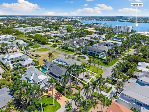 View/Area - 581 14th Ave S, Naples, FL 34102 photo 1 of 4