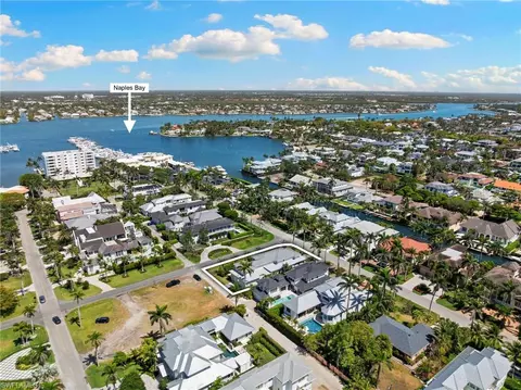 View/Area - 581 14th Ave S, Naples, FL 34102 photo 5 of 6