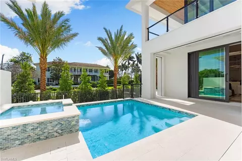Exterior - 581 14th Ave S, Naples, FL 34102 photo 4 of 6