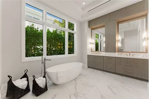 Bath - 581 14th Ave S, Naples, FL 34102 photo 1 of 9