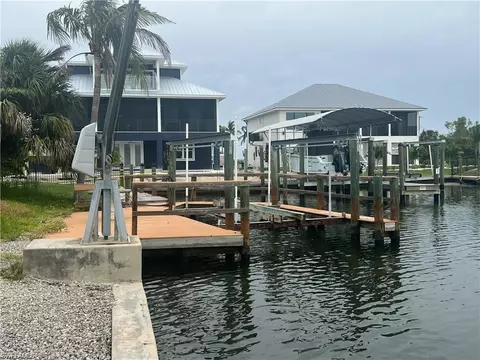 3 Palmview Blvd, Fort Myers Beach, FL 33931