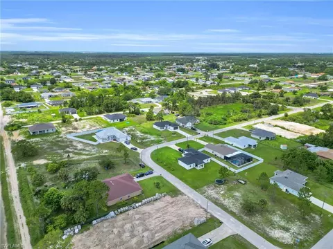 2505 40th St SW, Lehigh Acres, FL 33976