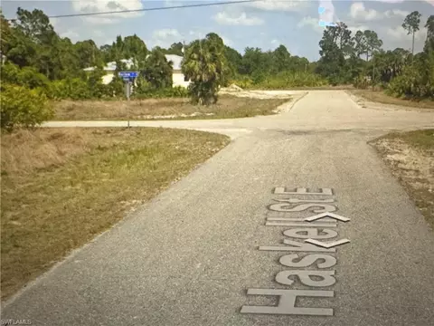 875 Haskell St E, Lehigh Acres, FL 33974 photo 2