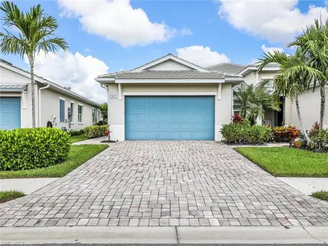 8841 Saint Lucia Dr, Naples, FL 34114