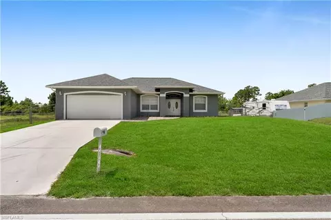 902 E 10th St, Lehigh Acres, FL 33972