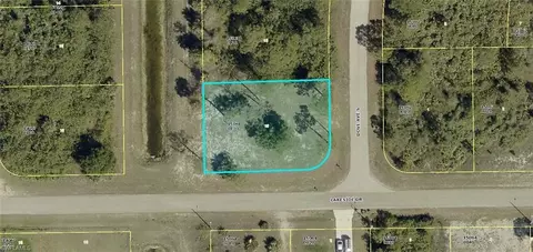 466 Dove Ave, Lehigh Acres, FL 33974