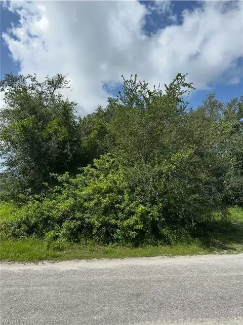 2905 39th St SW, Lehigh Acres, FL 33976