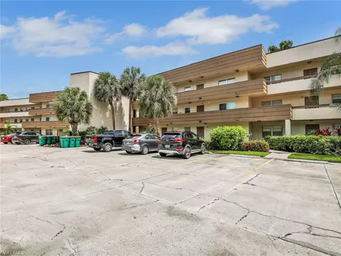 499 Forest Lakes Blvd #207, Naples, FL 34105