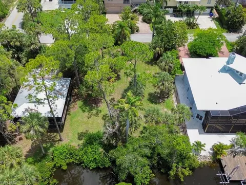 1675 Avion Pl, Naples, FL 34104 photo 10