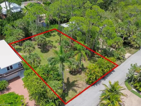 1675 Avion Pl, Naples, FL 34104 photo 3
