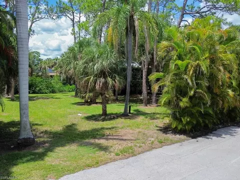 1675 Avion Pl, Naples, FL 34104 photo 4