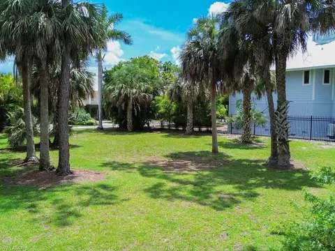 1675 Avion Pl, Naples, FL 34104 photo 7